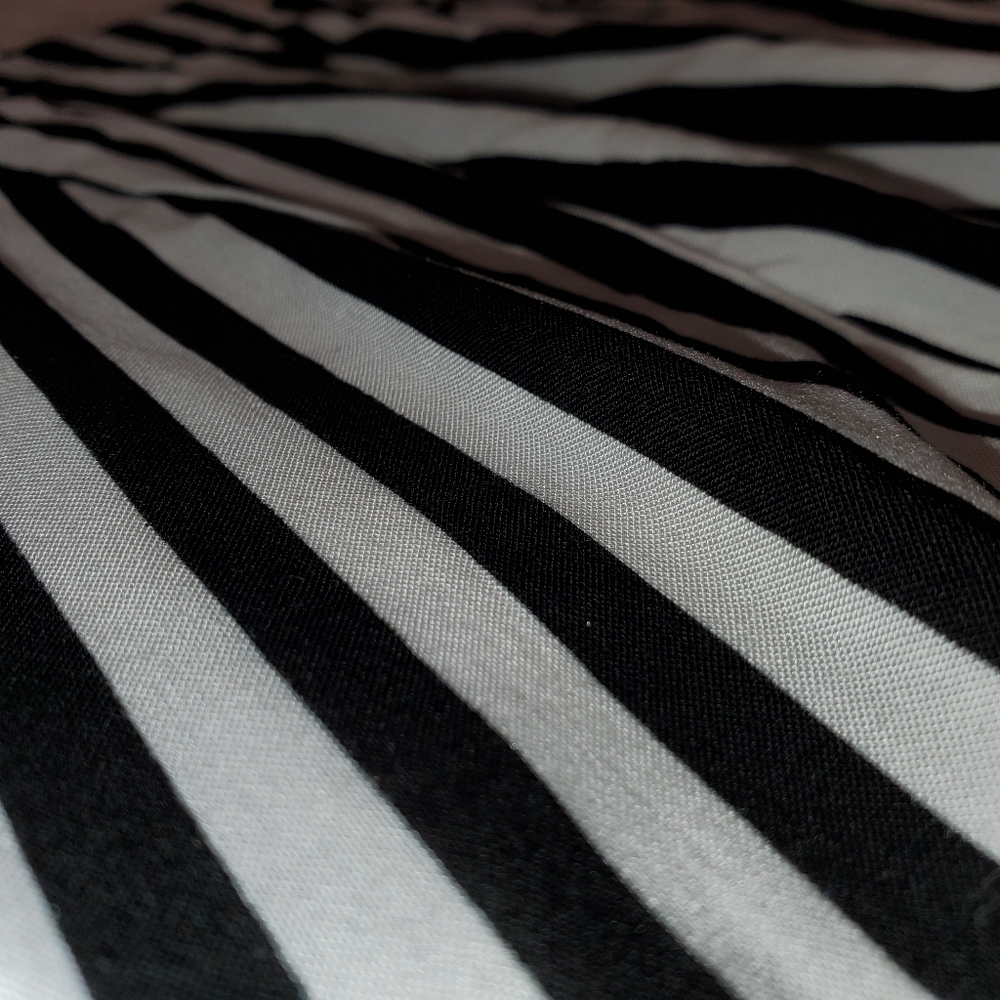 STRIPED HIGH WAIST SHORTS - Picture 3 of 6